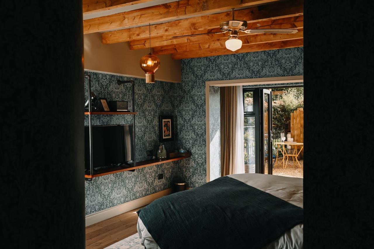 The Rabbit & Retreat Отель 4*