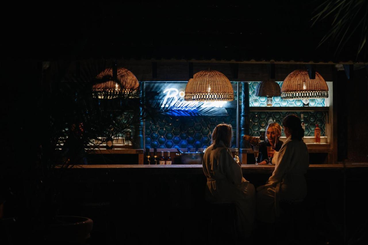 Отель The Rabbit & Retreat