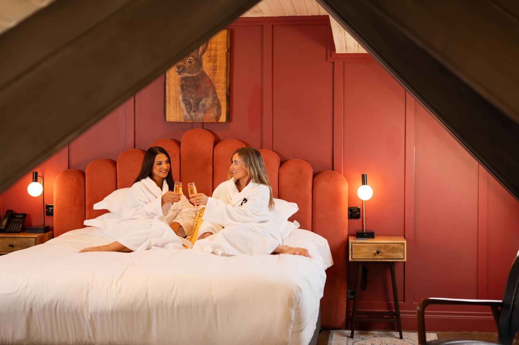 Отель The Rabbit & Retreat 4*